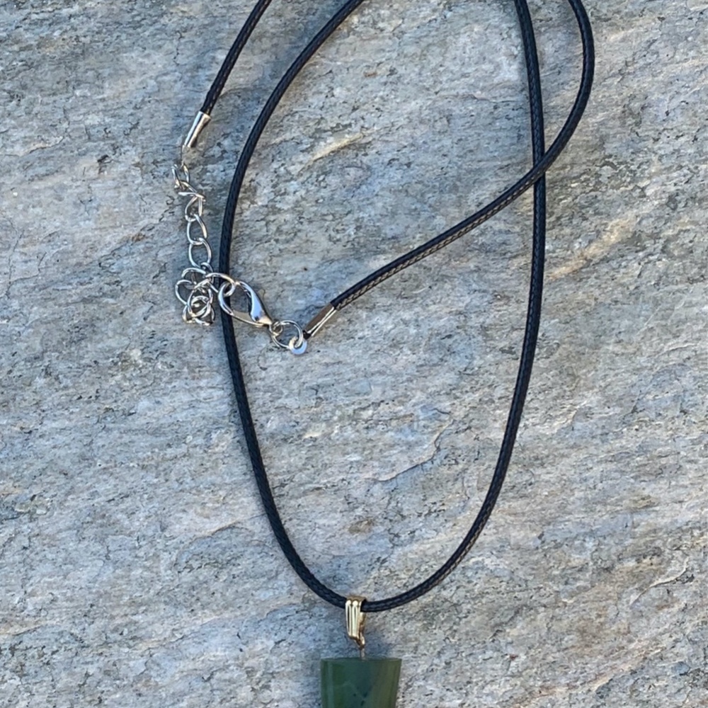 COPY Green Nephrite Jade Stone Tiger Tooth Claw Shark Tooth Pendant Necklace 18” - Picture 3 of 6